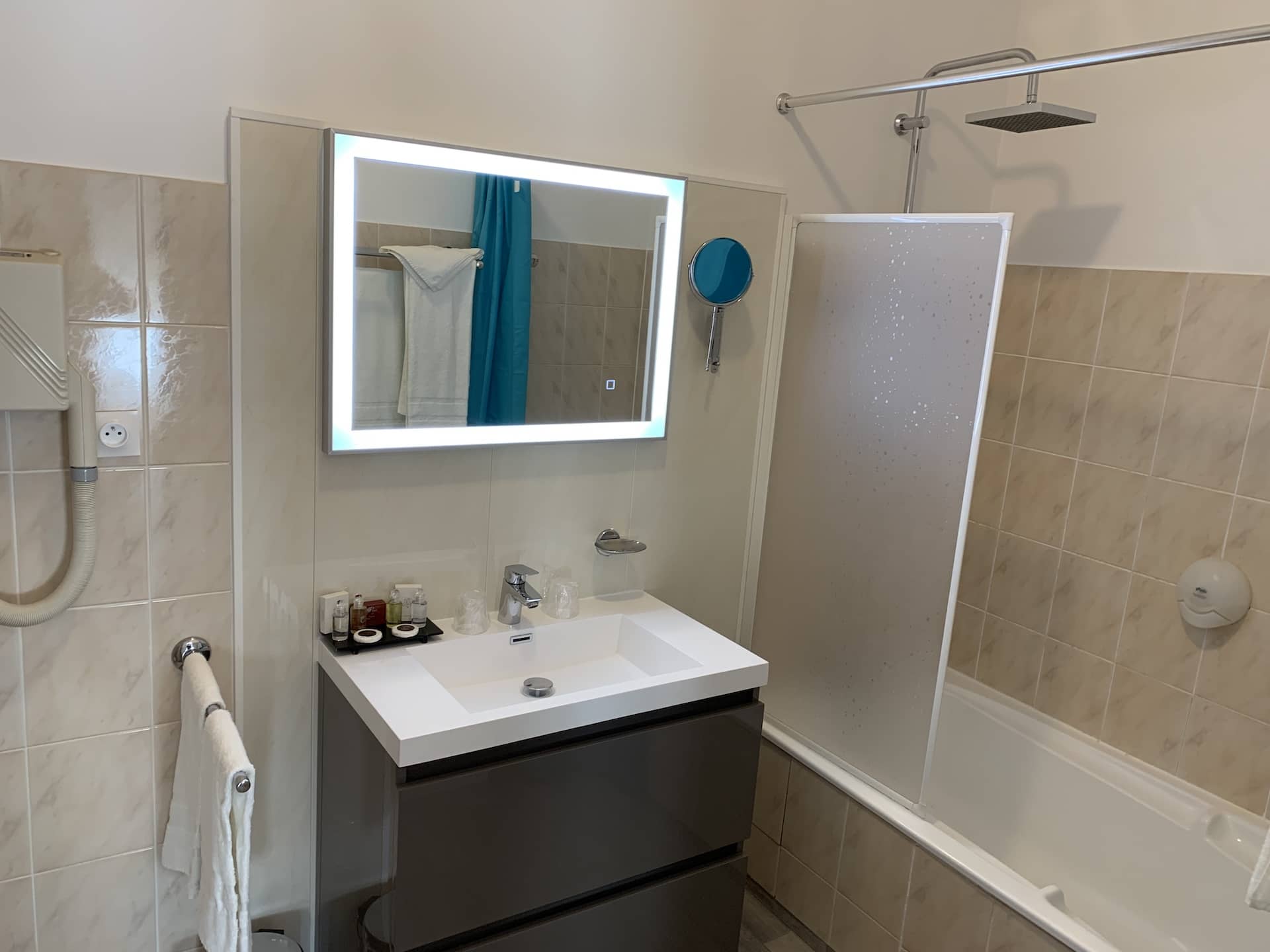 img-hotel-les-rives-du-plantie-1